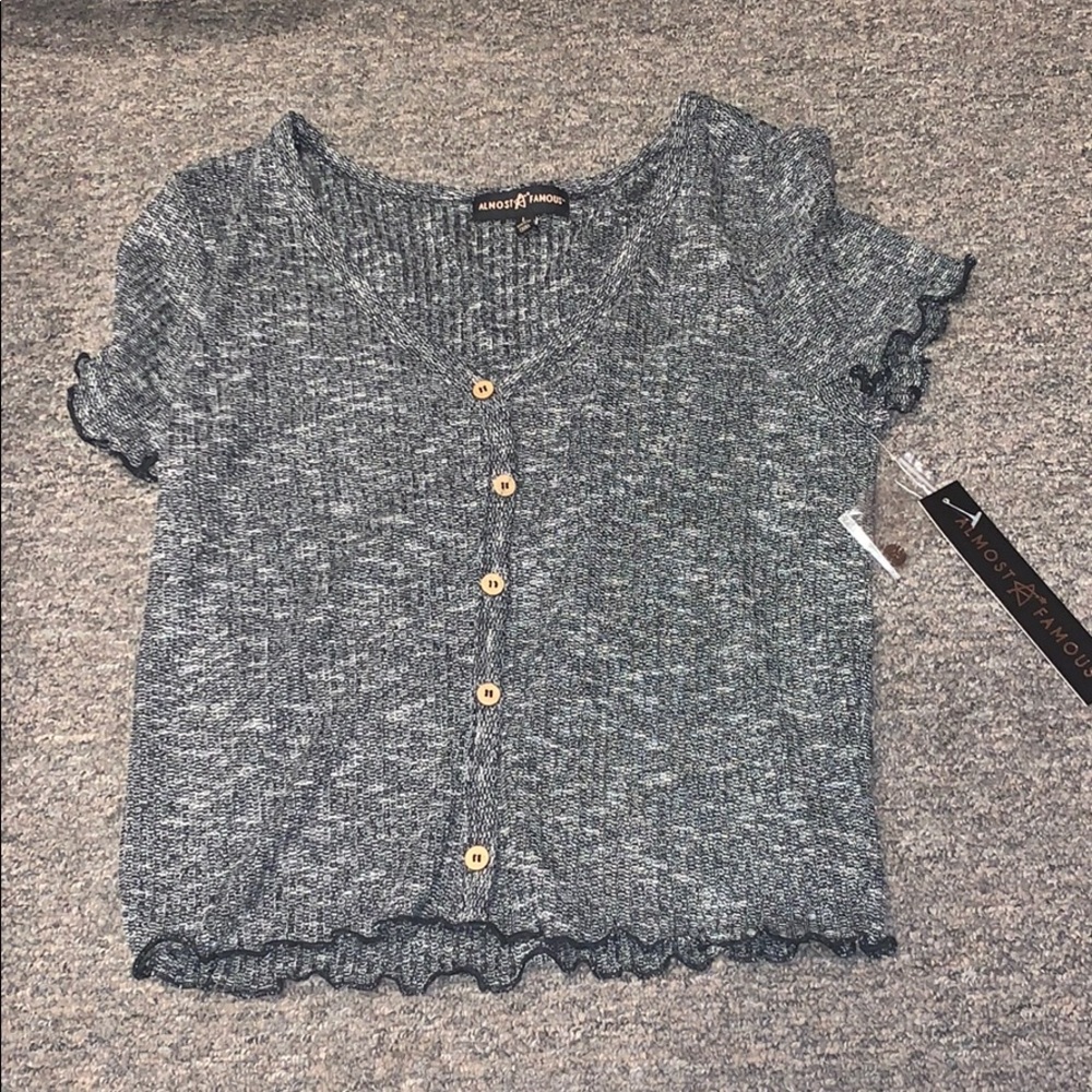 Gray cropped shirt